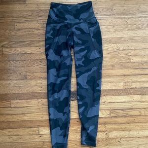 Old Navy XS Camo Leggings Black and Gray